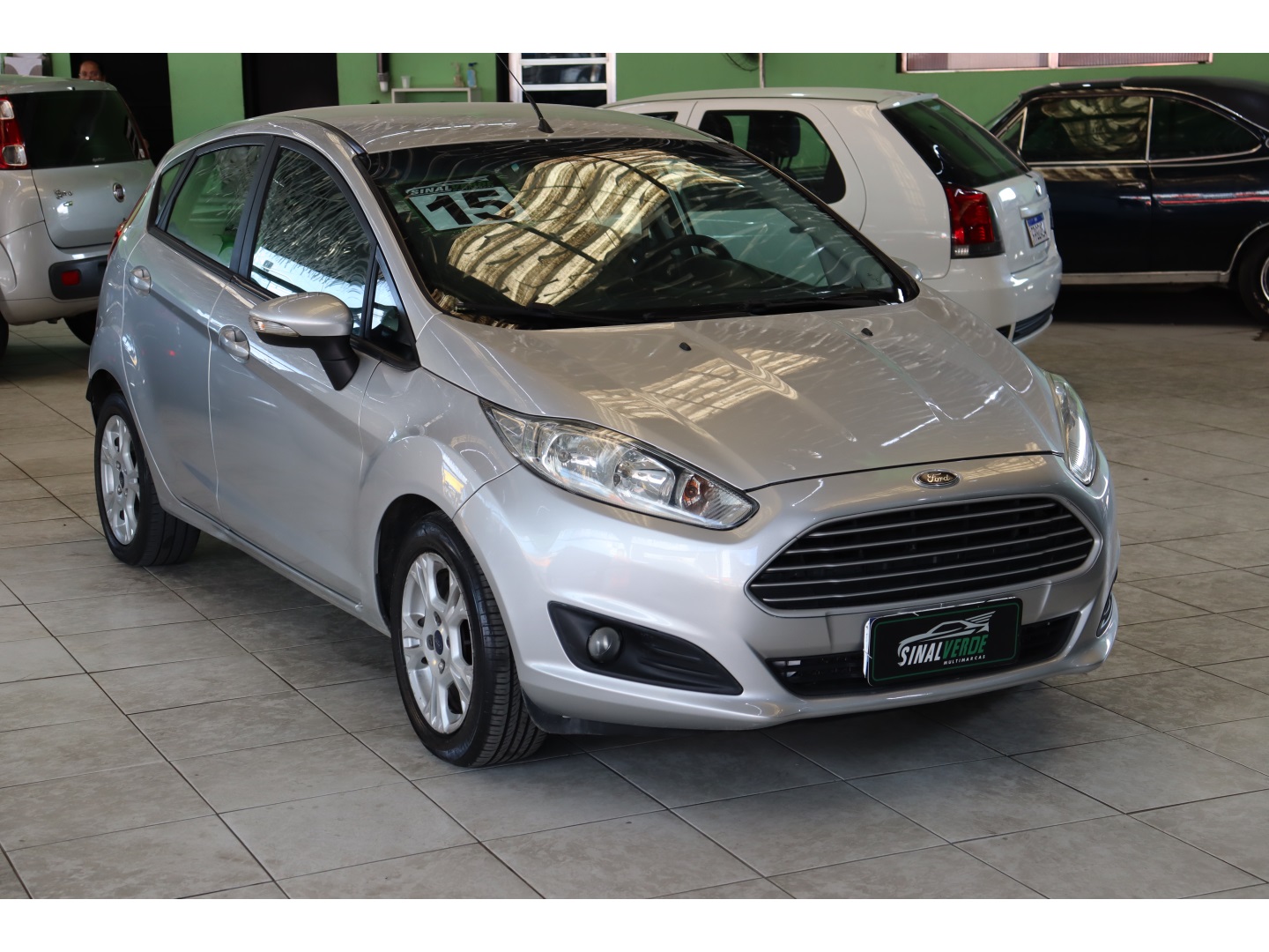FORD FIESTA 1.6 SE HATCH 16V FLEX 4P POWERSHIFT 2015